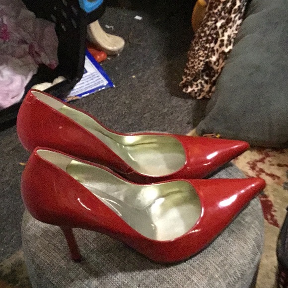 Guess Red Stiletto heels size 6 1/2 M Pointy Toe - Picture 2 of 6